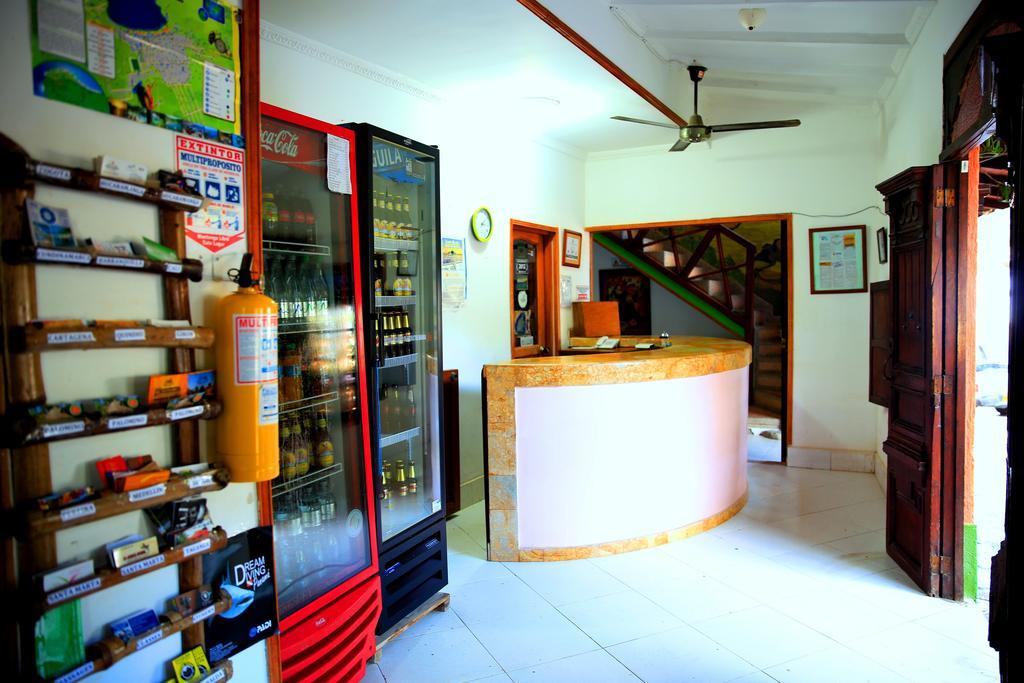Hostal Pelikan ตากังกา ภายนอก รูปภาพ