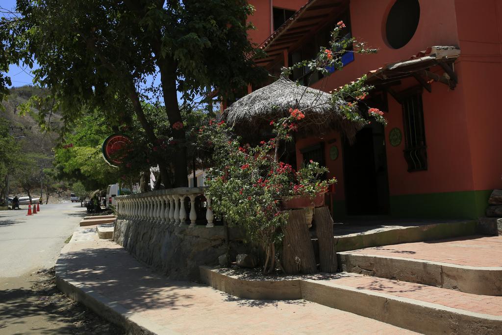 Hostal Pelikan ตากังกา ภายนอก รูปภาพ