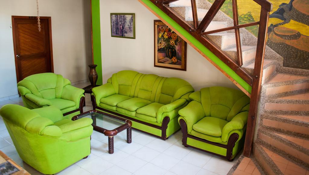 Hostal Pelikan ตากังกา ภายนอก รูปภาพ