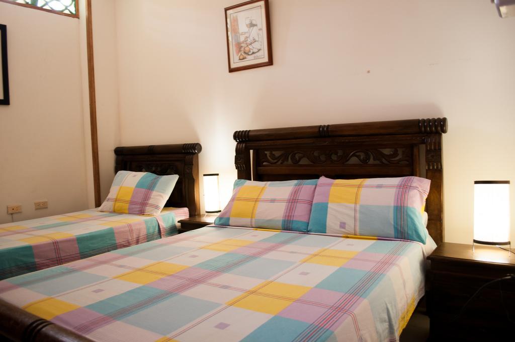 Hostal Pelikan ตากังกา ภายนอก รูปภาพ